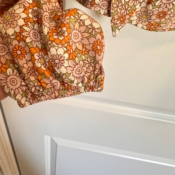 DAISY & DELILAH Calder Tie Front Cropped Top - Picture 11 of 15